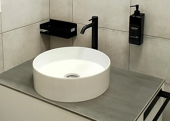 Host Flora סנרמו