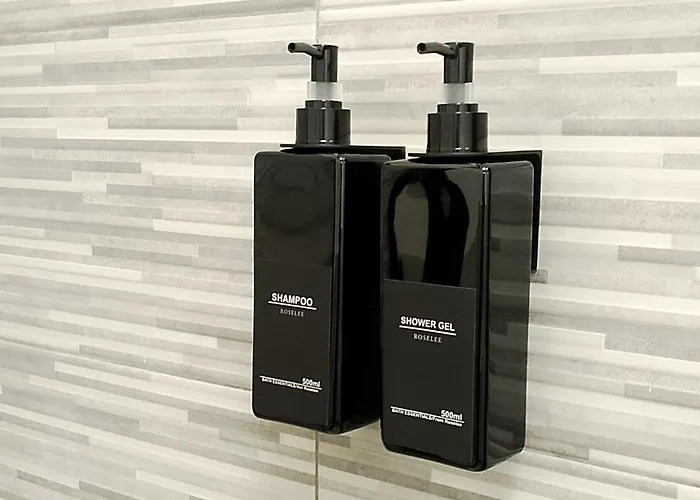 Host Flora סנרמו