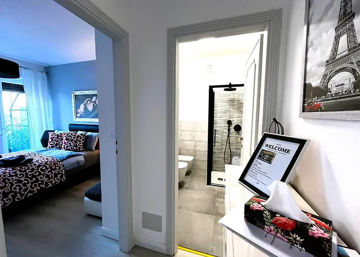 Host Flora סנרמו