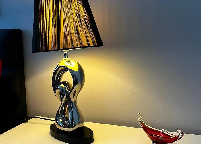 Host Flora סנרמו